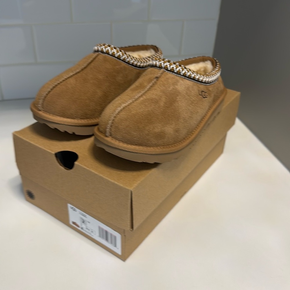 Ugg Tasman II kids size 2